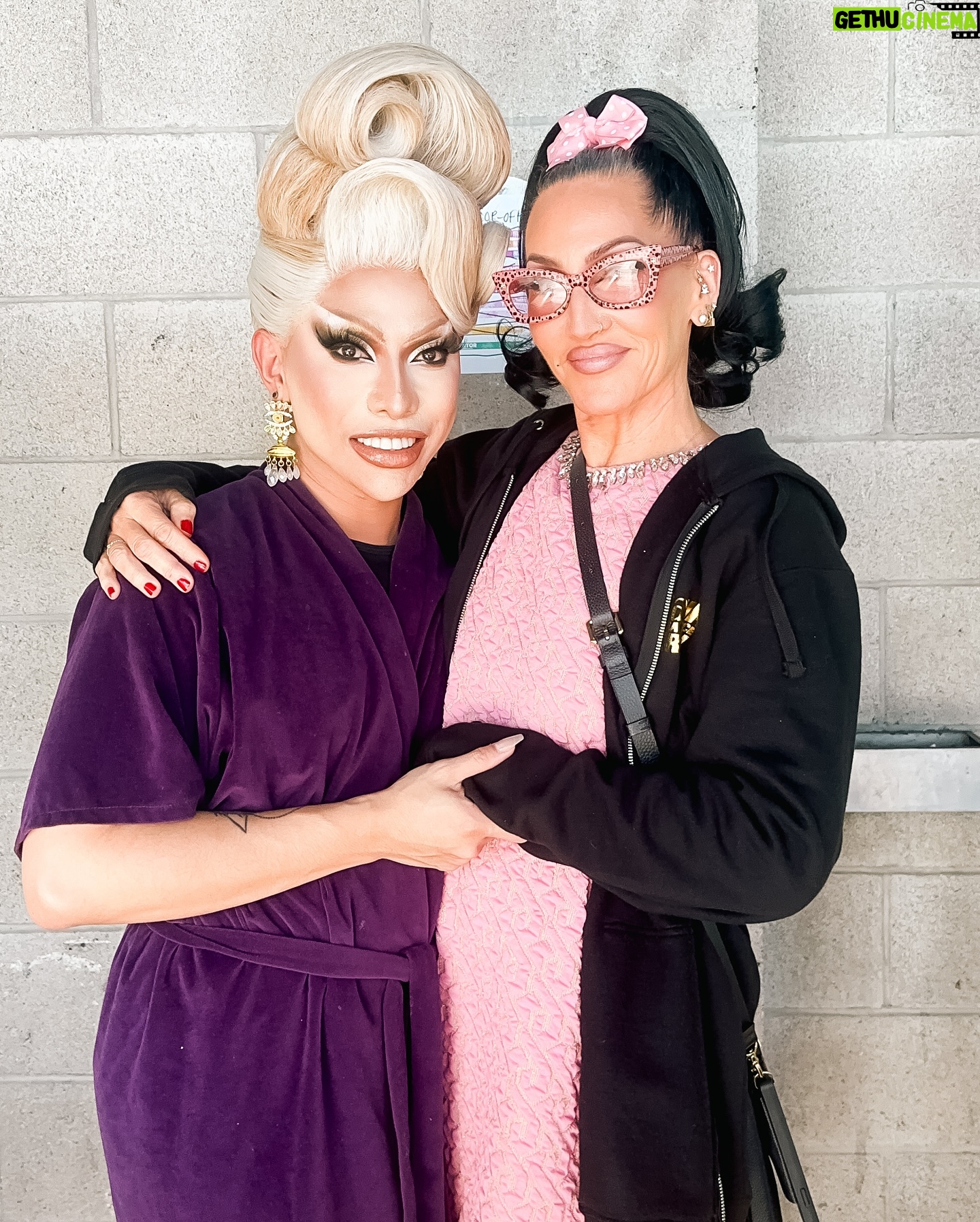 Eva Le Queen - 7.3K Likes - What a crazy weekend that was! 🌎💫
Thank you so much @rupaulsdragcon LA for yet another unforgettable con! Can’t wait to see you all again at DragCon UK 2025. ❤️ Swipe all the way to the left for my favorite kiki. 👀
Custom look by the amazing @ehrranmontoya
Hair by @the.jquinn
Photo and video by @playbyplayhouse