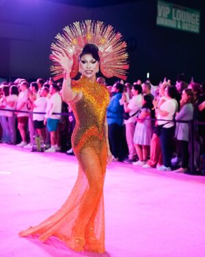 Eva Le Queen Instagram - Walking the pink carpet as your Filipina Global Glamazon 🌎🇵🇭

Wearing custom couture by @leoalmodal 
Headpiece & Earrings by @leoalmodal
Styled by @ryujishiomitsu
