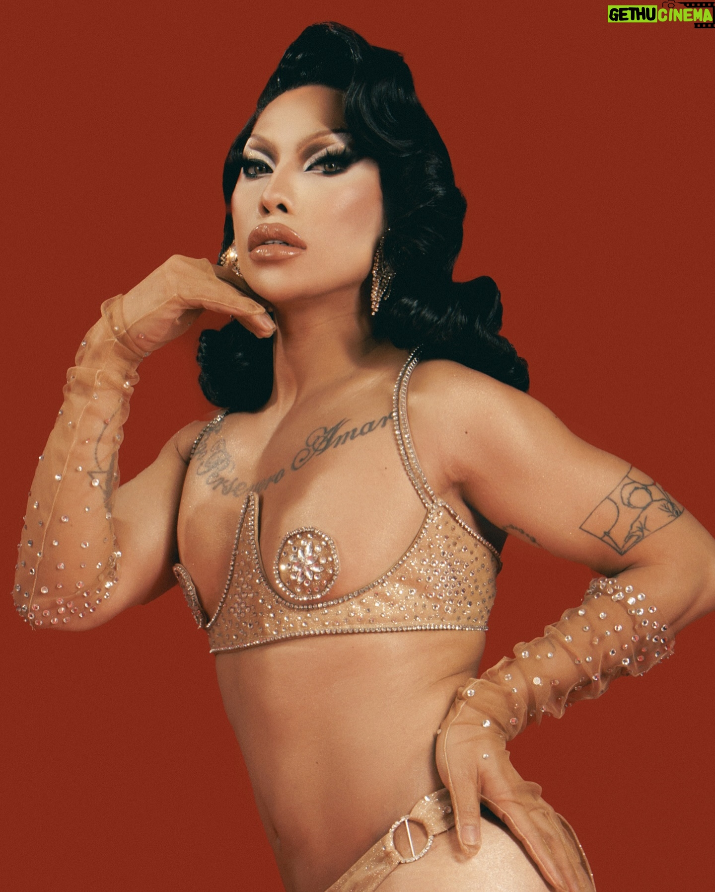 Eva Le Queen - 9.4K Likes - Haters will say this is edited 😌
Rocking my new body care of @montinola_aesthetic. Eva Le Queen 2.0. 👑
Hair by @martha.amethyst
Look by @klvnqnbrrs
Body by @montinola_aesthetic
Photo by @alansegui @studiosegui
Special thanks to
@jeyooo_
@lyndonkyle_
@mileswency
@monicadajose
@jeannedillon
@_gaaabbiii
@jackyjohncielo