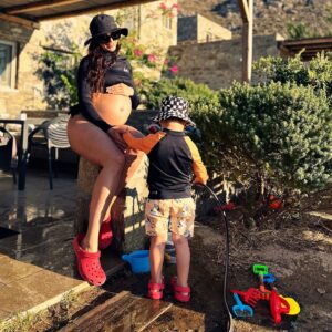 Evagelia Siriopoulou Instagram - Αυτόν τον Αύγουστο νιώθω διπλά ευτυχισμένη!!!

Καλό Μήνα!!! 🌻🌺❤️ #babyloading #love