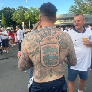 Evgeny Savin Instagram - Между брутальными и играющими - ПОБЕДИЛ ФУТБОЛ 🏆🏆🏆🔥🔥🔥 

Как вам финал ? Заслужила Англия поражение ?