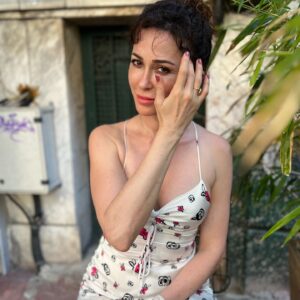 Evrim Doğan Instagram - Şarjım bitmek üzere… paylaştım gitti 😜😘 tüm beğeni ve yorumlarınız için şimdiden teşekkür ederim 😘🧿😁Fotoları enişteniz @yener__ozer çekti …
