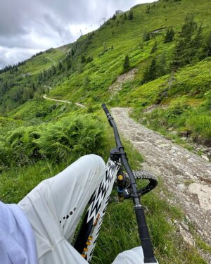 Fabio Wibmer Instagram - Saalbach was a vibe 🔥🙏
Check out „A Day in my Life“ vlog on my YouTube channel.
Shoutout to everyone for coming to Glemmride. It‘s been a blast 🤝 See you next year @saalbach_com