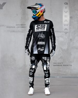 Fabio Wibmer Instagram - GIVEAWAY! 🔥🏴‍☠️
*Winners announced on www.sick-series.com

Coming on tuesday 5th of dec. Our christmas drop [DIS]ORDER 😮‍💨👌
We‘re giving away 3 sets of one of our new pieces, ‘Invert‘ Riding Wear

- tag two friends
- like the post
- follow @sick_series 

Let‘s go! 🙏🔥
*Winner will be announced on the website on tuesday 👊
www.sick-series.com