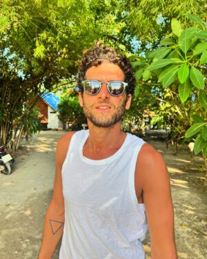 Fabrizio Colica Instagram - Cosa siamo costretti a fare per scappare dalle hit estive in Italia