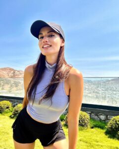 Actress Fahriye Evcen HD Instagram Photos and Wallpapers August 2024