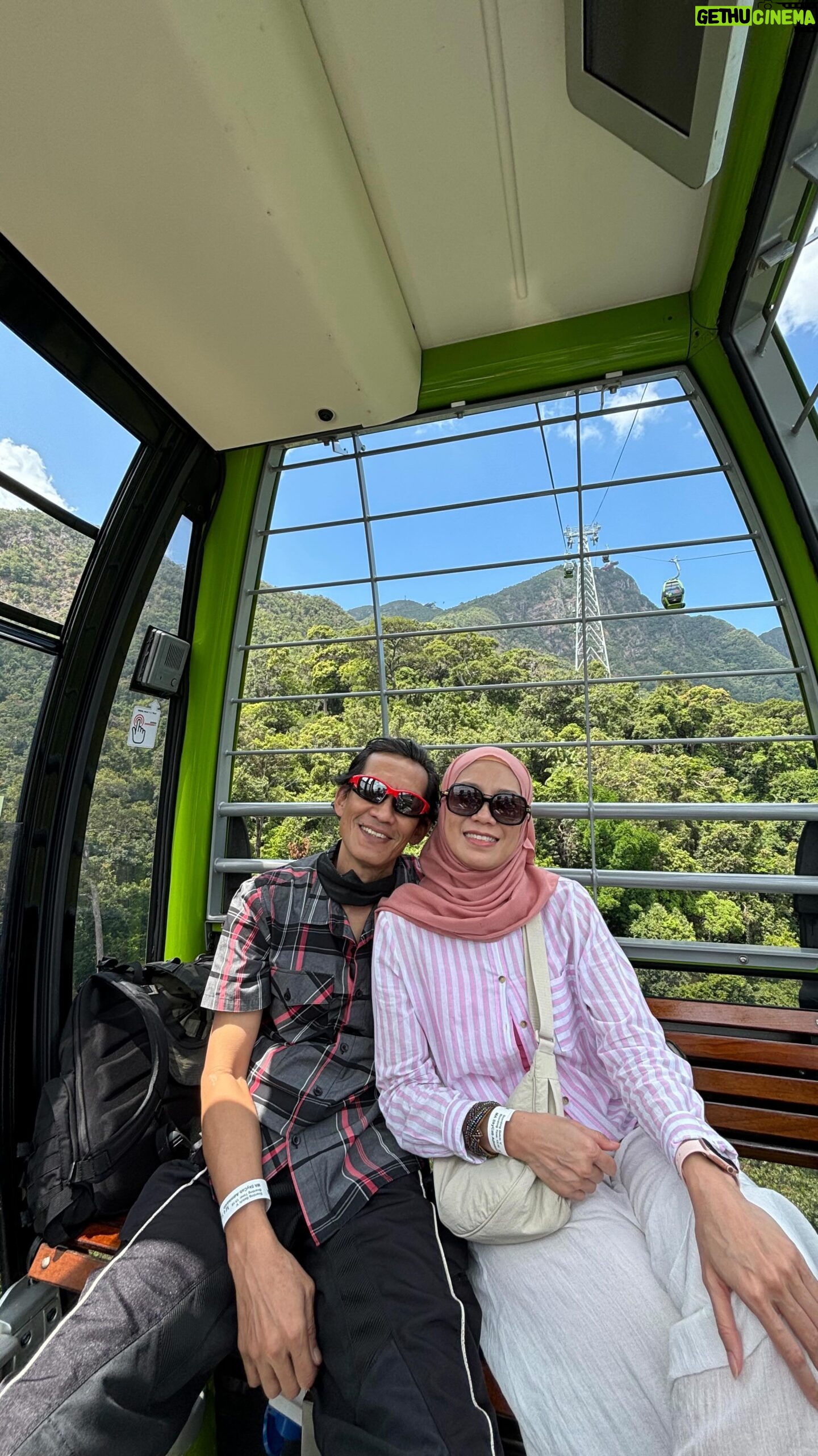 Faizal Hussein - 1.1K Likes - Thanks @langkawiskycab for the express lane
@fazryn.faizal
@fazrick.faizal