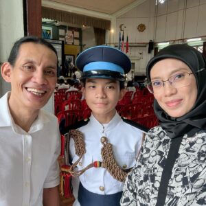 Faizal Hussein Instagram - Congrats @fazrick.faizal naik pentas harini🎉