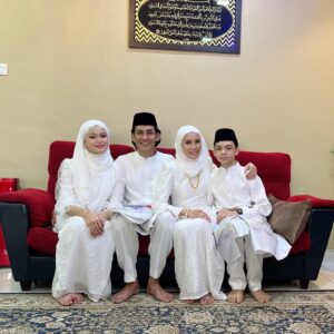Faizal Hussein Instagram - Salam Aidilfitri Maaf Zahir Batin 2022 🤍