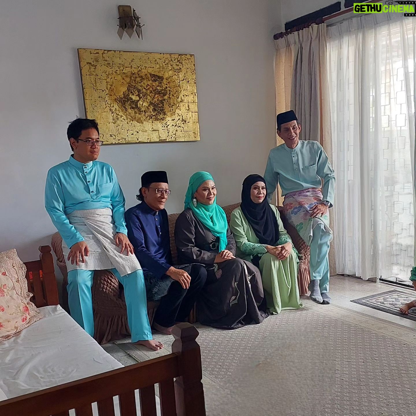 Faizal Hussein - 1.1K Likes - Kisah semalam..raya shoot bersama Berita Harian. Coming soon. Thank you MariaDlova by Jimmy untuk sponsor baju & makeup💕
Zul Nadzar Faizal Hussein Dilla Hussein Mariadlova Rozaimi Zainal Abidin
#beritaharian