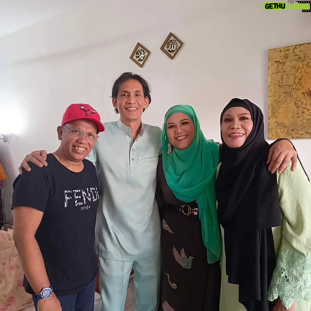 Faizal Hussein - 1.1K Likes - Kisah semalam..raya shoot bersama Berita Harian. Coming soon. Thank you MariaDlova by Jimmy untuk sponsor baju & makeup💕
Zul Nadzar Faizal Hussein Dilla Hussein Mariadlova Rozaimi Zainal Abidin
#beritaharian