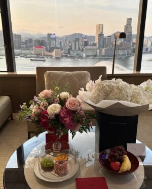 Fala Chen Instagram - Very few places in the world can beat the panoramic view of the gorgeous Victoria Harbor. Our stay and filming at @grandhyatthongkong and as unforgettable. 💚💜 Thanks for everything! 
#Hongkong #hotels #BeMoreGrand #PlateauSpa