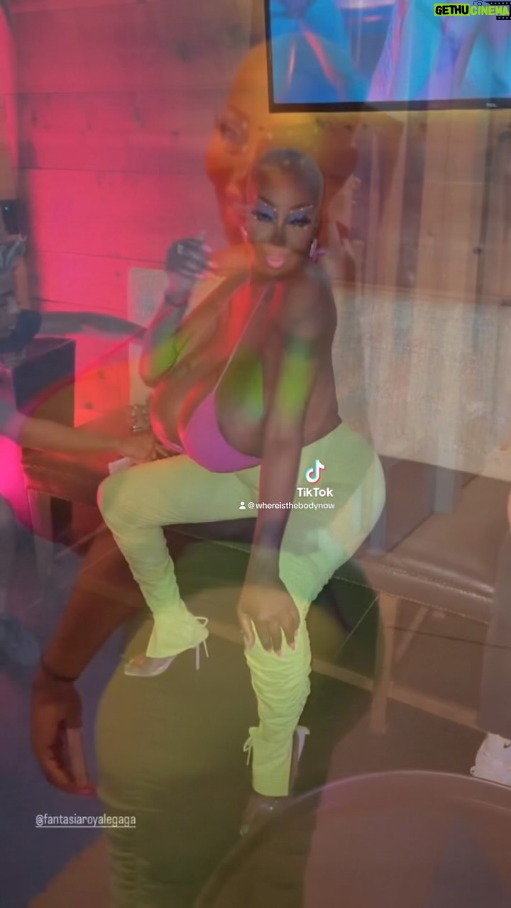 Fantasia Royale Gaga - 3.6K Likes - 💜💚🥵
#WITB #everywhere #fantasiaroyalegaga #queenofthestrip #bouletbrothersdragula