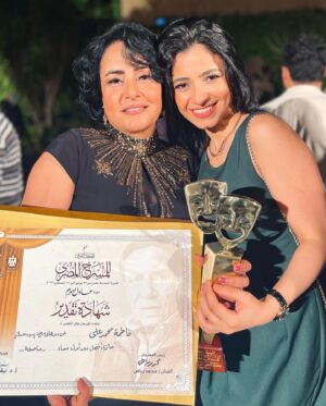 Farah Anany Instagram - كل سنه و انتي طيبه يا ماما ❤️ يا احلى ماما ياللي الكل بيحسدني عليكي .. حبيبتي و صاحبتي و اختي و اجمل حاجه ف حياتي .. ما بتمناش حاجه في الدنيا قد انك تبقي راضيه عني و تدعيلي من قلبك كل يوم قبل مانزل من البيت .. ربنا يخليكي ليا و يديم عليا دفا حضنك و نفَسك يا حبيبتي .. و بالمناسبه اخر صوره محتاجين نبروزها و نحطها في الصاله ❤️
