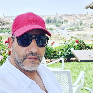 Farid Regragui Instagram - "La méditation nous permet d'entrer en relation avec une plus large dimension de soi."
#eljabha🇲🇦 #nordmaroc #morrocco #voyage #été #travel #theatre #comedien #actor #movie #tournage.