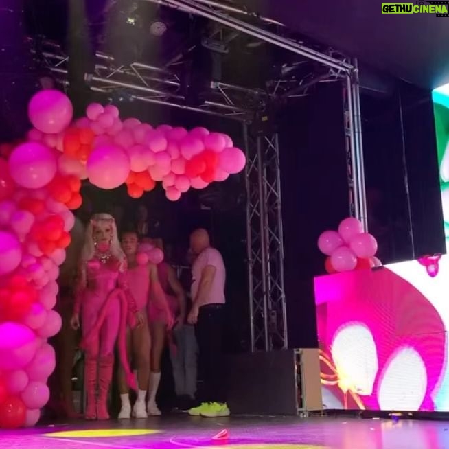 Farida Kant - 4.5K Likes - Pink party by @wepartygroup for @muccassassinaofficial
Special guest @bigmamaalmic.
I love my dragpower.
Ph @nicolas_nreal