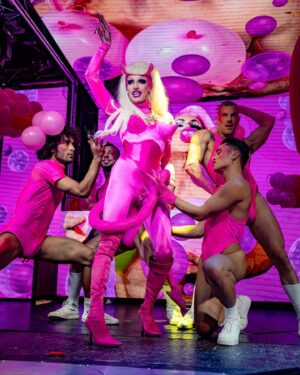 Farida Kant Instagram - Pink party by @wepartygroup for @muccassassinaofficial 
Special guest @bigmamaalmic.
I love my dragpower. 

Ph @nicolas_nreal