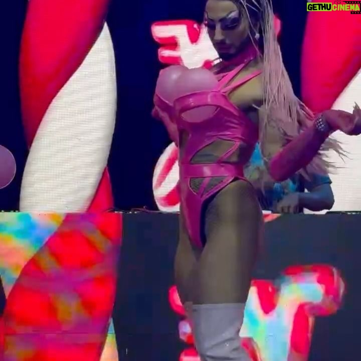 Farida Kant - 4.5K Likes - Pink party by @wepartygroup for @muccassassinaofficial
Special guest @bigmamaalmic.
I love my dragpower.
Ph @nicolas_nreal