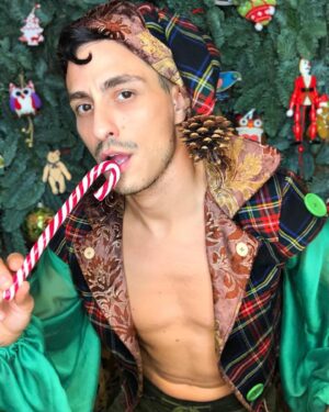 Farida Kant Instagram - Happy Holiday , from me and me.🌟🎄
Ph by Christmas 2020 #tbt