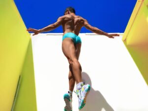 Farida Kant Instagram - Body shock in my summer time ☀️ 🌊 🍑 👟