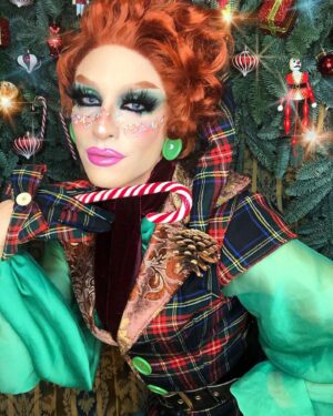 Farida Kant Instagram - Happy Holiday , from me and me.🌟🎄
Ph by Christmas 2020 #tbt