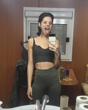 Federica Sabatini Instagram - Ce semo regà ❤️‍🔥

SUBURRAETERNA is on @netflixit 

Qua un po’ di backstage e amore per questa famiglia bella bella in modo assurdo 

Puro amore per voi 

🍿🖤💥