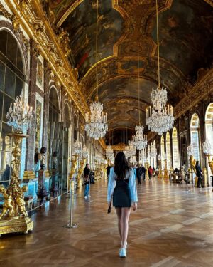 Felicia Sağnak Instagram - Hall of Mirrors 🤩✨