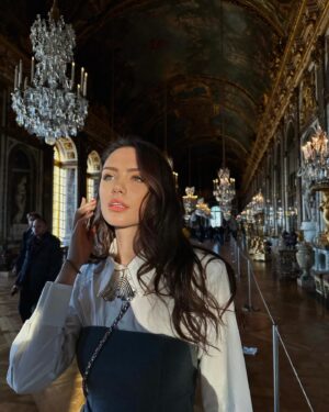 Felicia Sağnak Instagram - Hall of Mirrors 🤩✨