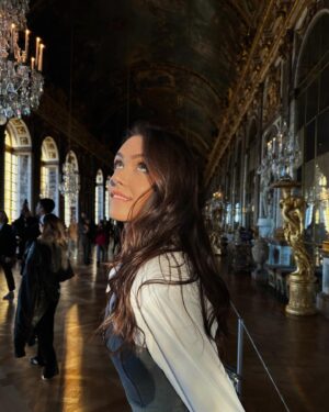 Felicia Sağnak Instagram - Hall of Mirrors 🤩✨
