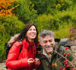 Felipe Braun Instagram - Hoy a las 15.30 no se pierdan este hermoso capítulo de Sobre la Tierra con mi gran amiga @pazbascuactriz 🍂
Por las pantallas de @canal_13c 🌿
Este viaje lo realizamos junto a @lapesebrera_delmaule y recorrimos lugares que nos impresionaron de la Región del Maule. Visitamos el Parque Tricahue, Valle de los Cóndores, Altos de Lircay…
No se lo pierdan!! Hoy 15.30 por 13C!!!
📸 @iamgessyg 
.
.
.
#sobrelatierra #felipebraun #maule #otoño #tricahue #naturalezachile #parquesdechile