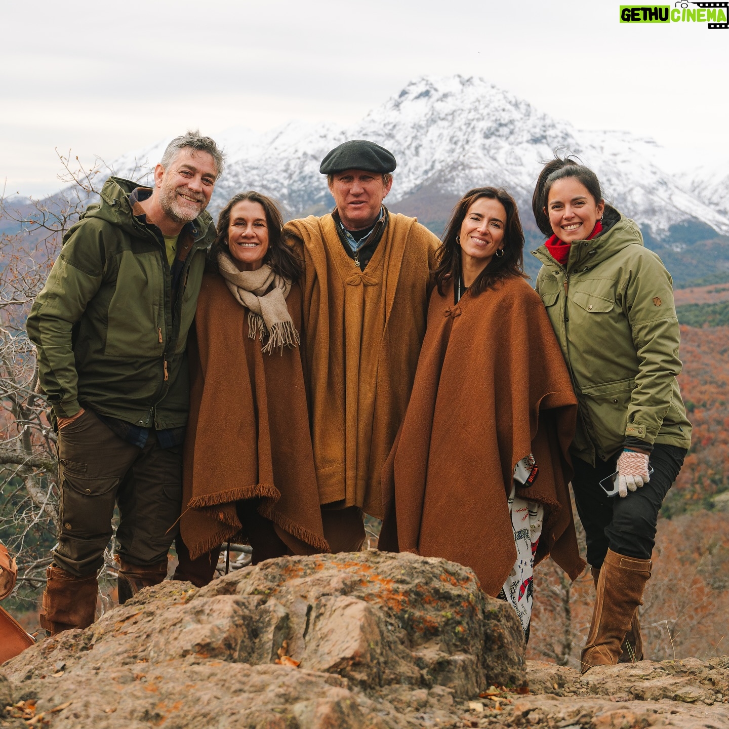 Felipe Braun - 7K Likes - Hoy estrenamos el segundo capítulo de #SobrelaTierra, donde tuvimos el placer de conocer el Maule junto a @lapesebrera_delmaule y mi gran amiga @pazbascuactriz
Muchísimas gracias por esta aventura que nos sorprendió y descubrió paisajes que no sabíamos que encontraríamos, en un lugar mágico lleno de naturaleza en su máximo esplendor🙌🏽
No se lo pierdan hoy a las 15.30 por @canal_13c !!
Fotos del gran @iamgessyg
.
.
.
#sobrelatierra #canal13c #naturalezachilena #maule #tricahue #trekkingchile
