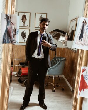 Felipe Contreras Instagram - ESPEJO DE ILUSIONES!! 
Cómo va esa semana ?? 🌟
.
.
#lasatreria #ignacio #espera #behindthescenes 💫
