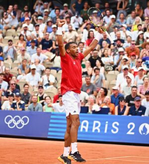 Félix Auger Aliassime Instagram - QF MOOD 😆🙌🏽
The climb continues…ALLEZ 🇨🇦

📷ITF images via Dubreuil/Kopatsch/Zimmer