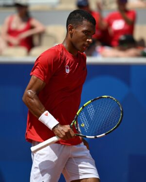 Félix Auger Aliassime Instagram - Passion and pride 🇨🇦❤️‍🔥
R16🔜

#olympics2024 

📸: Clive Brunskill | ITF images via Dubreuil/Kopatsch/Zimmer’