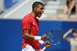Félix Auger Aliassime Instagram - My first win at the Olympics felt special 🇨🇦😌💪🏽 and the atmosphere did not disappoint 🙏🏽

Let’s go!!

📸: Melo Moreira | Matthew Stockman