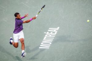Félix Auger Aliassime Instagram - Merci Montréal pour votre support inconditionnel 🙏🏽 Je suis évidemment déçu de ma performance et de devoir quitter le tournoi si vite, mais ce n’est que partie remise. J’ai malgré tout passé de très bons moments ces derniers jours sur le site du tournoi et je reste très content d’être venu jouer devant vous à la maison. Je ne prends aucuns de ces moments pour acquis et je vous assure que vos encouragements me donne l’énergie de continuer à tout donner pour atteindre mes rêves les plus grands. Merci du fond du cœur ❤️
Et à la prochaine 😌 

📸: @pascal_photographe 
@patriceberiault