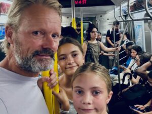 Felix Herngren Instagram - Älskar att resa med barnen. NYC denna gång med Iris och Lisa.