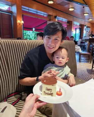 Fendy Chow Instagram - Happy birthday to my beloved husband and papanya avery ❤️
Thankyou udah jadi suami dan papa yang terbaik untuk aku dan avery..
Di umur yang baru ini semoga segala yang kamu impikan bisa tercapai, selalu diberkati dan menjadi berkat , bahagia sehat panjang umur, dan semua yg kamu kerjakan berhasil dan sukses.. we’ll always support you..
We believe in you no matter what..keep going n be strong 💪🏻
Love youuu so muchos..
