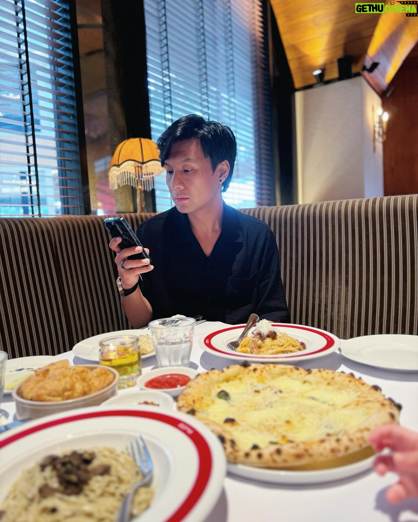 Fendy Chow - 4.1K Likes - Happy birthday to my beloved husband and papanya avery ❤️
Thankyou udah jadi suami dan papa yang terbaik untuk aku dan avery..
Di umur yang baru ini semoga segala yang kamu impikan bisa tercapai, selalu diberkati dan menjadi berkat , bahagia sehat panjang umur, dan semua yg kamu kerjakan berhasil dan sukses.. we’ll always support you..
We believe in you no matter what..keep going n be strong 💪🏻
Love youuu so muchos..