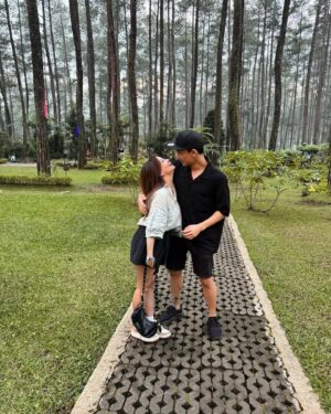 Fendy Chow Instagram - Sekali2 foto berdua yah ❤️ @fendychow