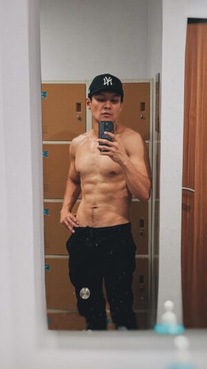 Fendy Chow Instagram - Ngeden ngeden vs bobo santai 😎

Maafkan saya yang males latian abs di gym semenjak ada body sculpt di @beautyplusclinic 😁

Ini bukan buat cowo aja, buat cewe2 yang celananya mulai sempit, cobain deh pasti lgsg plong lagi deh tuh clana 🤣