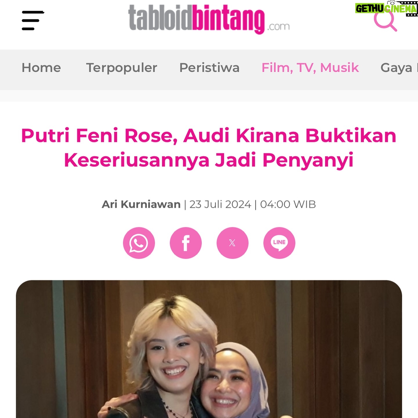 Feni Rose - 1.4K Likes - 22 Juli kemarin, ketemu sama teman2 media dlm rangka memperkenalkan @audikiranaa dan single terbarunya, sebuah remake lagu Seberkas Sinar yg dipopulerkan Nike Ardilla, ciptaan Deddy Dores. Dua legend musik di tanah air.
Sebagai gen Z, khususnya genZ jaksel yg bahasa Indonesianya ber akasen 😅.. ibuk mau memperkenalkan anak ini pd lady2 rocker seniornya dan lagu2 rock Indonesia.
Sebelumnya @audikiranaa sdh menulis dan merilis 3 single, yg semuanya bahasa inggris dg sentuhan Rock. Jadi supaya dia jg semakin menyelami karya2 musisi Indonesia, maka ibuk perdengarkan dia dg bbrp lagu rock Indonesia. Dan lagu Seberkas Sinar ini salah satu yg nyantol di hati Audi. Dia bilang, dia suka bgt, menyentuh emosinya dan juga mengingatkannya pd lagu2 Scorpions.
Lalu kita berencana remake lagu ini, langsung menghubungi keluarga Alm Deddy Dores dan publising nya.
Kemudian kita rembukan dg om @danielclift sbg music directornya Audi dan @richardbenhard the producer.
Nggak ada yg bisa melampaui ke legend an Seberkas Sinar dg Nike Ardilla sbg penyanyinya. Bahkan @calvindores.28 pun mengisahkan, Nike Ardilla adalah “Seberkas Sinar” nya Deddy Dores, yg menginspirasi lagu ini.
Jadi single yg dirilis @audikiranaa ini, adalah sebuah apresiasi thdp karya dan sejarah 2 legend tersebut… dan mencoba menginterpertasikan lagu ini sesuai karakter vocal Audi.
Ada yg suka atau ada yg kurang cocok, semuanya kita syukuri, Alhamdulillah. Lewat project ini, anakku belajar juga tentang sejarah 2 legend music tanah air.. sembari terus mengasah kemampuan musikalitasnya.
Semoga Berkenan .. ❤️
Love ibuk2 “ratu gossip” dan besok harga naik.
Thank you @d_str and team, serta @blackjackjkt dan @ernestsilanoe untuk support nya di event ini.
#neposandchroniku