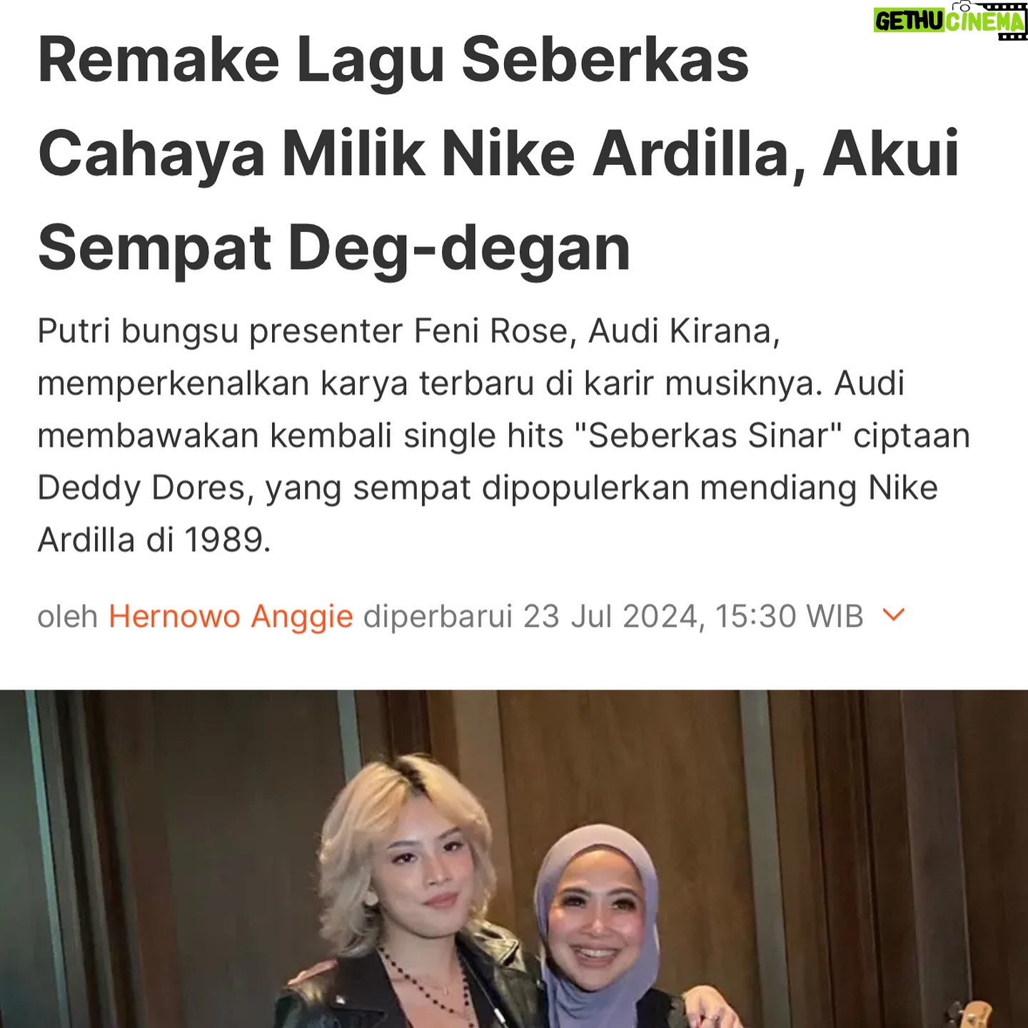 Feni Rose - 1.4K Likes - 22 Juli kemarin, ketemu sama teman2 media dlm rangka memperkenalkan @audikiranaa dan single terbarunya, sebuah remake lagu Seberkas Sinar yg dipopulerkan Nike Ardilla, ciptaan Deddy Dores. Dua legend musik di tanah air.
Sebagai gen Z, khususnya genZ jaksel yg bahasa Indonesianya ber akasen 😅.. ibuk mau memperkenalkan anak ini pd lady2 rocker seniornya dan lagu2 rock Indonesia.
Sebelumnya @audikiranaa sdh menulis dan merilis 3 single, yg semuanya bahasa inggris dg sentuhan Rock. Jadi supaya dia jg semakin menyelami karya2 musisi Indonesia, maka ibuk perdengarkan dia dg bbrp lagu rock Indonesia. Dan lagu Seberkas Sinar ini salah satu yg nyantol di hati Audi. Dia bilang, dia suka bgt, menyentuh emosinya dan juga mengingatkannya pd lagu2 Scorpions.
Lalu kita berencana remake lagu ini, langsung menghubungi keluarga Alm Deddy Dores dan publising nya.
Kemudian kita rembukan dg om @danielclift sbg music directornya Audi dan @richardbenhard the producer.
Nggak ada yg bisa melampaui ke legend an Seberkas Sinar dg Nike Ardilla sbg penyanyinya. Bahkan @calvindores.28 pun mengisahkan, Nike Ardilla adalah “Seberkas Sinar” nya Deddy Dores, yg menginspirasi lagu ini.
Jadi single yg dirilis @audikiranaa ini, adalah sebuah apresiasi thdp karya dan sejarah 2 legend tersebut… dan mencoba menginterpertasikan lagu ini sesuai karakter vocal Audi.
Ada yg suka atau ada yg kurang cocok, semuanya kita syukuri, Alhamdulillah. Lewat project ini, anakku belajar juga tentang sejarah 2 legend music tanah air.. sembari terus mengasah kemampuan musikalitasnya.
Semoga Berkenan .. ❤️
Love ibuk2 “ratu gossip” dan besok harga naik.
Thank you @d_str and team, serta @blackjackjkt dan @ernestsilanoe untuk support nya di event ini.
#neposandchroniku