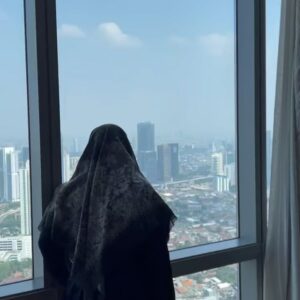 Feni Rose Instagram - Malam mingguku.. 

Ngajak uthe @sulastri4166  staycation

#kerjaituliburan