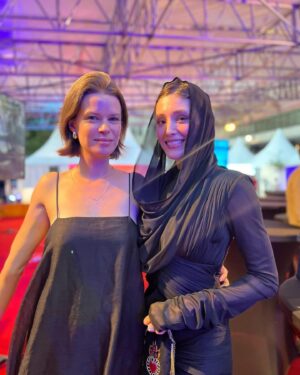 Fereshteh Hosseini Instagram - .
To remember ❤️👠
@sarajevofilmfestival 
#dwellingamongthegods ❤️
Thanks @zardouz.ir  @mohammad_pooreskandarian for making me my dream dress 👗💕
Thanks @yaseahorsedesign @yasea.s  for my lovely purse 👛💕