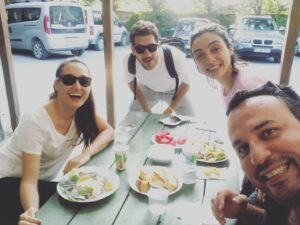 Ferit Aktuğ Instagram - İlk çekim günü sonu 💃🕺🏻💃🕺🏻#eltilerinsavaşı 🤘🥰🔫😹
