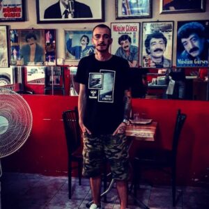 Ferit Yanık Instagram - Sevdikçe sayende günahkar oldum. 

MÜSLÜM GÜRSES