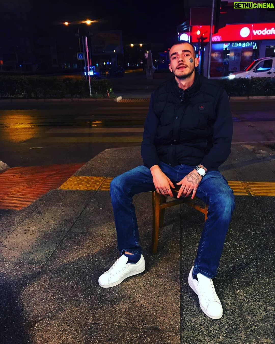 Ferit Yanık - 7.3K Likes - Lafla değil, yürekle bağlılıktır dostluk. Yalnız anlarda yalnız olmadığını bilmektir dostluk.🌹