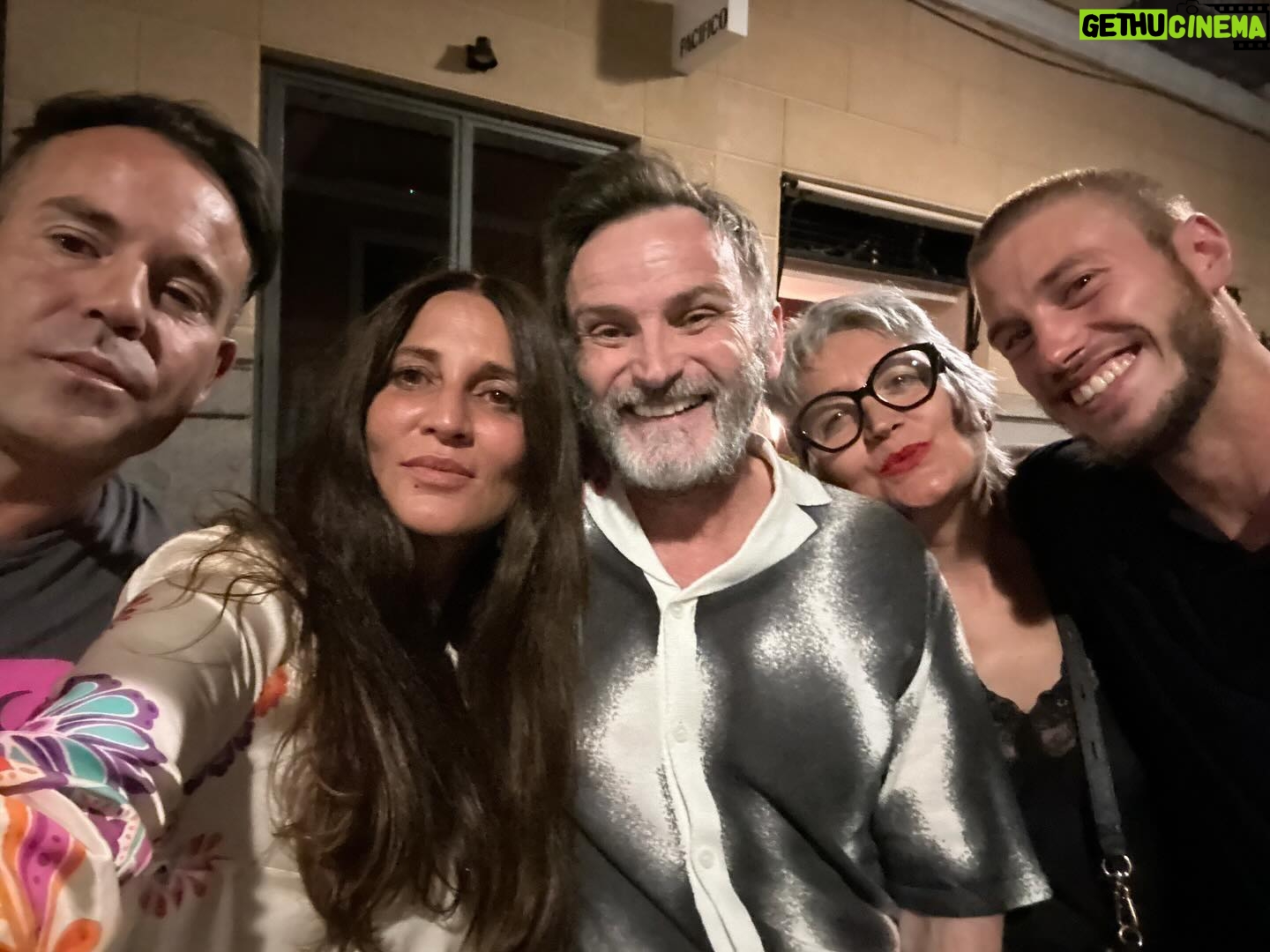 Fernando Tejero - 7.9K Likes - Amigos, lo mejor de la vida…..La familia escogida
@hugarey @perucha63 @nachojarag @_luishernandez30 @fernando_tejero y mi hermano del alma @_danimartin_ que se acababa de ir
Más veces…Más encuentros ❤️🙌🏻❤️😍
