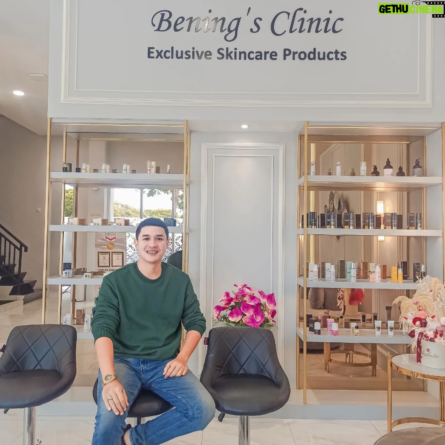 Ferry Ixel - 331 Likes - Selamat menunaikan ibadah puasa buat sahabat2 yg mejalankannya☺🙏
Persiapan mudik lebaran perawatan dulu di BENING'S.. Biar makin OK☺☺
@beningsclinic_pik
@dr.okypratamaa
@mr_ceremony6
@septiwulan.28